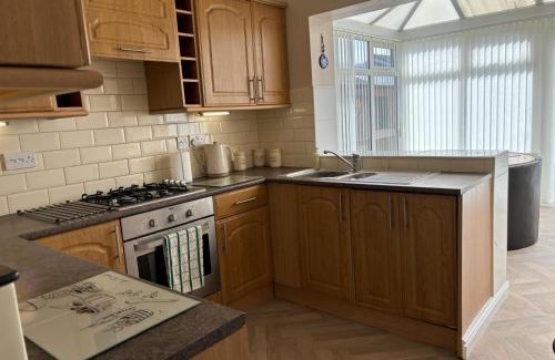 Ingoldmells House | 2-Bed Bungalow Sleeps 6 Parking & Pet Friendly