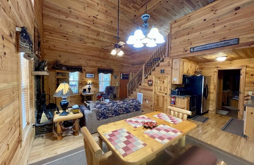 Helen Cabin | 2 bed Cabin w/HOT TUB close to Helen #16