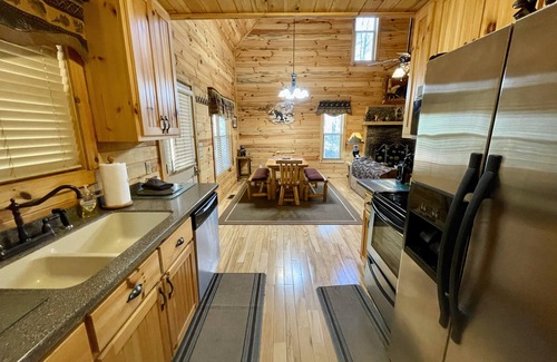 Helen Cabin | 2 bed Cabin w/HOT TUB close to Helen #16
