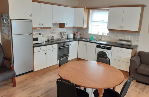 Enniscrone Cottage | 2 Bed Cottage - Sleeps 6 - Parking - Wifi