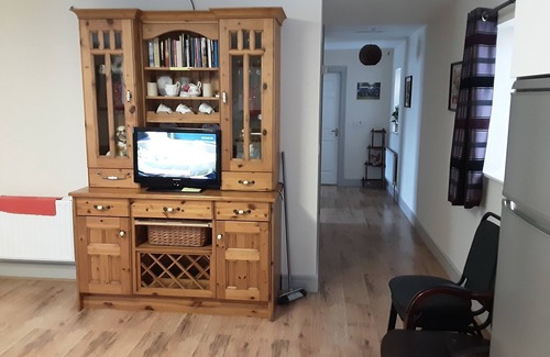 Enniscrone Cottage | 2 Bed Cottage - Sleeps 6 - Parking - Wifi