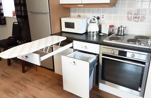 Enniscrone Cottage | 2 Bed Cottage - Sleeps 6 - Parking - Wifi