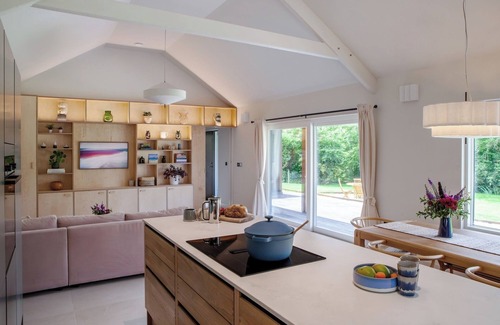 Ashburton House | 2-Bed Eco Friendly Home, Sleeps 4 with Parking