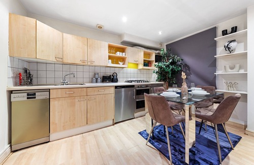 Notting Hill Apartment | 2 Bed Flat - Sleeps 6 - Pets - Parking - Wifi