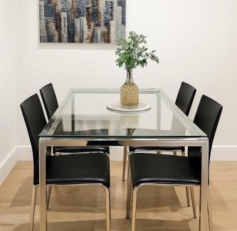 Camberwell Apartment | 2 bed flat, sleeps 8, driveway, 5 Mins to Brixton