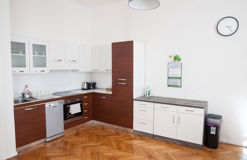 Andel Apartment | 2 Bed Flat - Sleeps 9 - Pets - Smoking on terrace