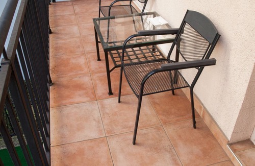 Andel Apartment | 2 Bed Flat - Sleeps 9 - Pets - Smoking on terrace