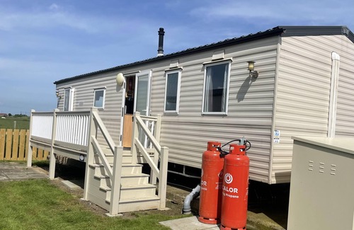 Seasalter House | 2-Bed Holiday Home - Sleeps 4 - Pets, Parking