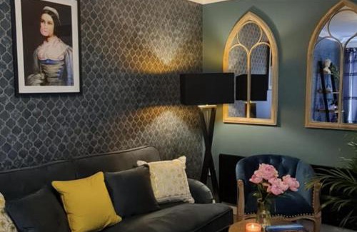 Perth House | 2 Bed House - Sleeps 4 - Garden Parking Wifi