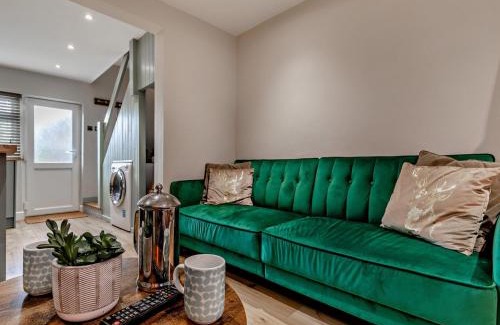 Kerridge House | 2 Bed in Bollington 94785