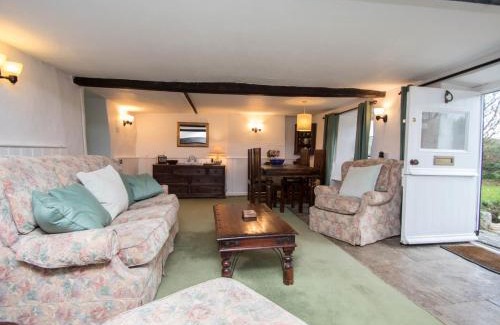 Corfe Castle Village House | 2 Bed in Corfe Castle DC050