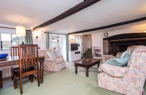 Corfe Castle Village House | 2 Bed in Corfe Castle DC050
