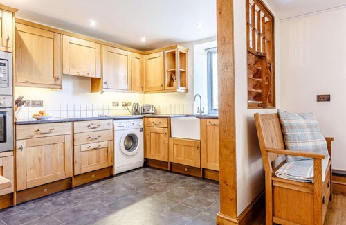 Launceston House | 2 Bed in Launceston 81077