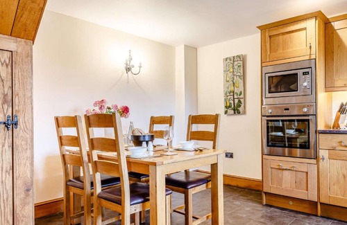 Launceston House | 2 Bed in Launceston 81077