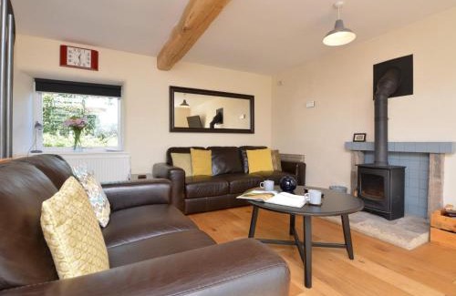 Taddington House | 2 Bed in Taddington 76505