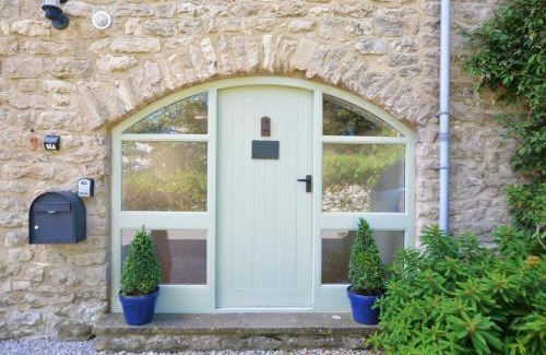 Taddington House | 2 Bed in Taddington 76505