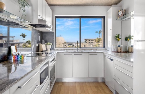 Alexandra Headland Apartment | 2-Bed near Beach with BBQ & Stunning Ocean Views