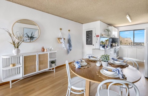 Alexandra Headland Apartment | 2-Bed near Beach with BBQ & Stunning Ocean Views