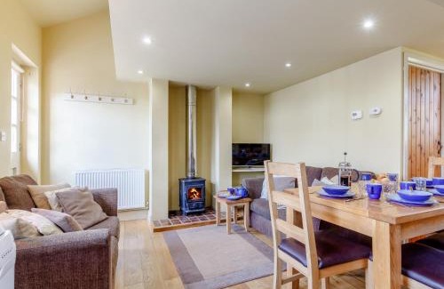 Axminster House | 2 bed property in Axminster BLOLO