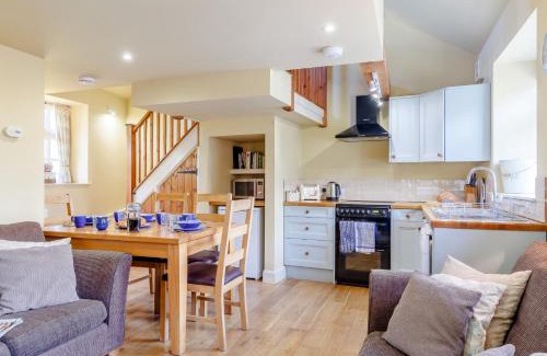 Axminster House | 2 bed property in Axminster BLOLO