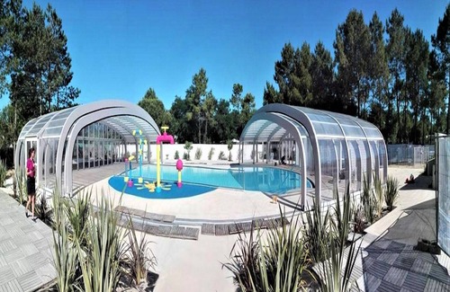 Saint-Jean-de-Monts Cabin | 2 Bed - Sleeps 4 - Free Parking - 5 mins to Beach