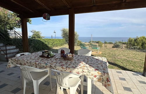 Amendolara Villa | 2 Bed Villa - Sleeps 4 - Pets - Garden - Parking