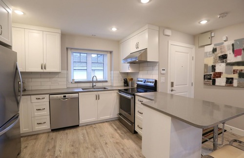 Arbutus Ridge Cottage | 2 Bedroom 1.5 Bath Private Laneway Cottage In Kitsilano - Arbutus, Vancouver