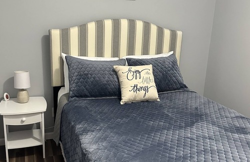 Farmers Apartment | 2 bedroom 1 bath fully furnished freshly remolded duplex