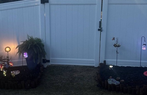 Southmont House | 2 bedroom, 2.5 Townhome in charming Trinity with privacy & close to Interstate