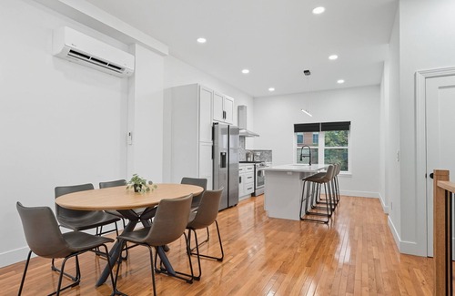 Central Northside House | 2 Bedroom 2 and a Half Bath Townhouse Stadium and Downtown Nearby