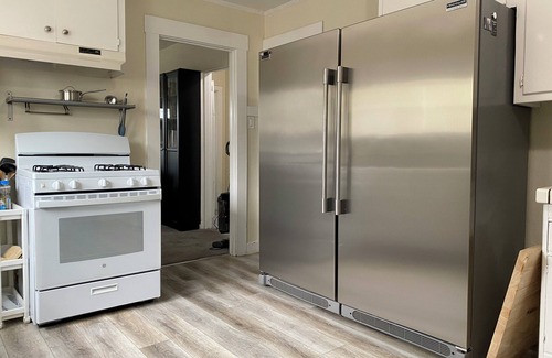 Alameda House | 2 bedroom 2 bath house in Alameda with free parking