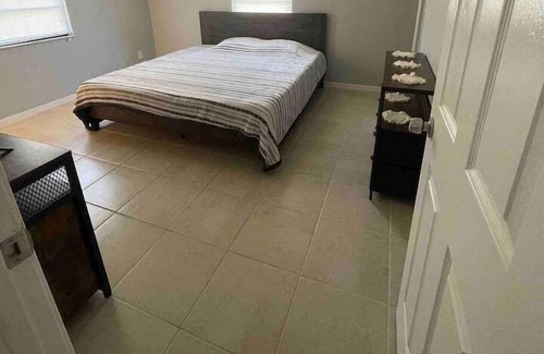 Florida Ridge Apartment | 2 Bedroom 815543 by Houzlet