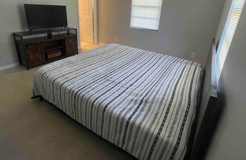 Florida Ridge Apartment | 2 Bedroom 815543 by Houzlet