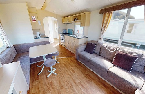 Aberystwyth House | 2 bedroom accommodation in Clarach Bay, Nr Aberystwyth
