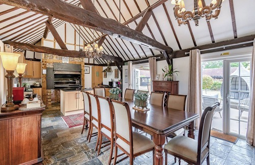 Guildford Cottage | 2 bedroom accommodation in Woking, near Guildford