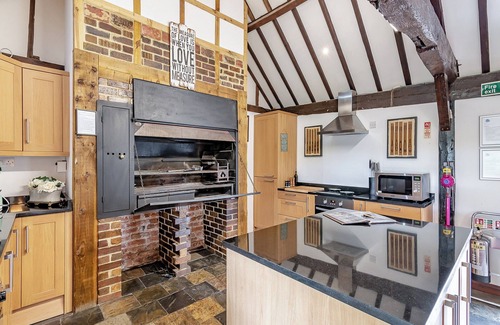 Guildford Cottage | 2 bedroom accommodation in Woking, near Guildford