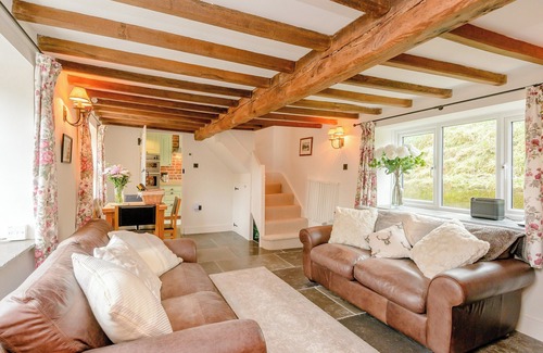 East Woodyates Cottage | 2 bedroom accommodation in Farnham
