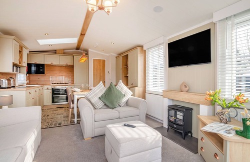 Arnold Ski Chalet | 2 bedroom accommodation in Skirlaugh, Nr Hull