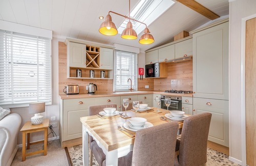 Arnold Ski Chalet | 2 bedroom accommodation in Skirlaugh, Nr Hull