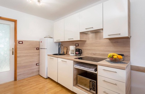 Sarsoni Apartment | 2 bedroom amazing apartment in Drazice
