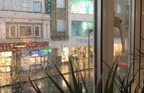 Tooting Apartment | 2 Bedroom Apartment 20 seconds walk from Tooting Broadway Underground