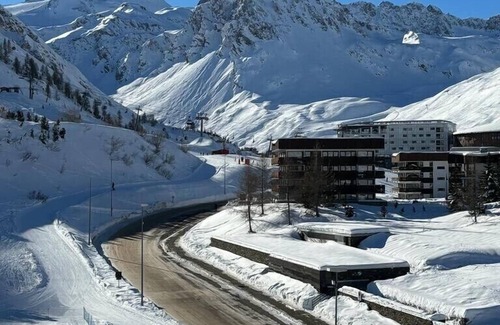 Tignes Apartment | 2 bedroom apartment in the heart of Lavachet with amazing views! - sleeps 6