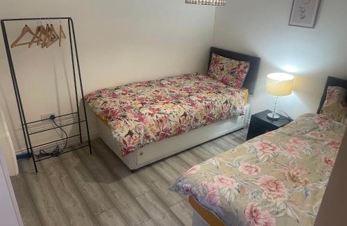 Cribbs Causeway Apartment | 2 Bedroom Apartment on suite bathroom, Southmead Bristol