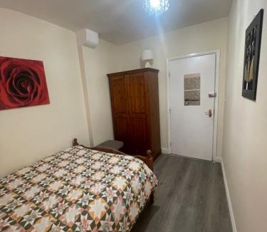 Cribbs Causeway Apartment | 2 Bedroom Apartment on suite bathroom, Southmead Bristol