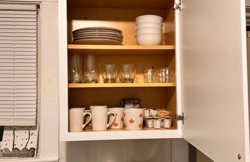 East Somerville Apartment | 2-bedroom apartment with AC in Somerville