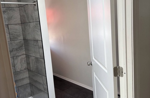 Ogontz Campus Apartment | 2-bedroom APT Einstein Hospital WiFi, AC, Pet friendly