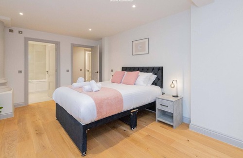 Shrewsbury Apartment | 2 Bedroom Apt, Free Parking, Close to Train Station, LEISURE/BUSINESS