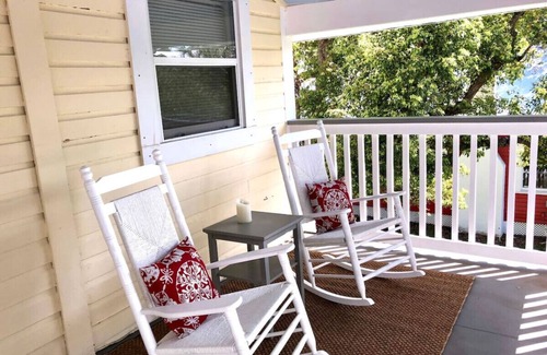 Downtown Dunedin Apartment | 2 Bedroom Apt Overlooking Dunedin Town Square