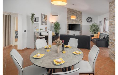 Montizana House | 2 Bedroom Awesome Home In Porec