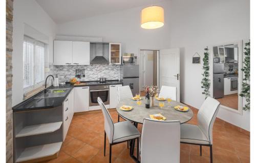 Montizana House | 2 Bedroom Awesome Home In Porec